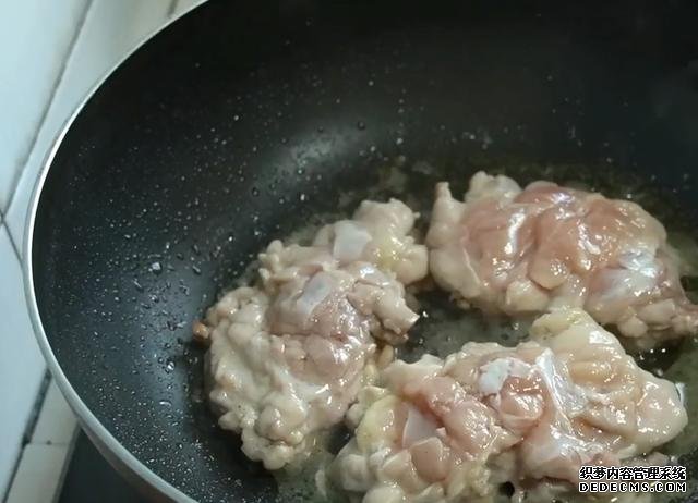 雞腿的新吃法，不蒸不煮不烤，不用一滴油，外香內酥太好吃了