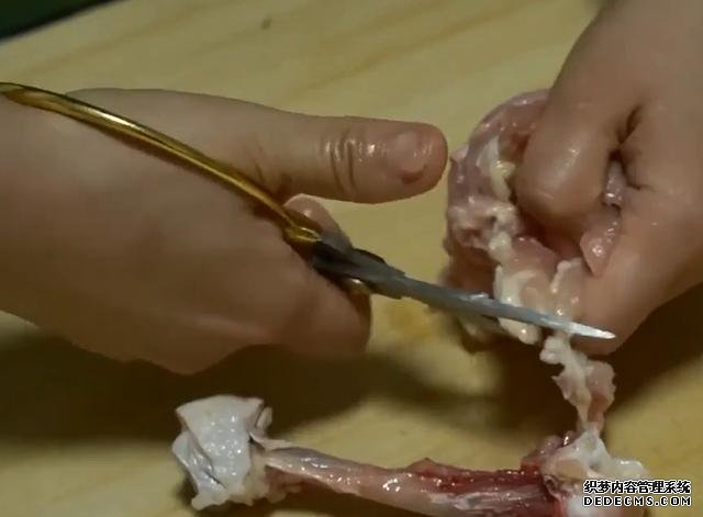 雞腿的新吃法，不蒸不煮不烤，不用一滴油，外香內酥太好吃了