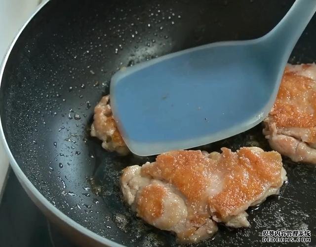雞腿的新吃法，不蒸不煮不烤，不用一滴油，外香內酥太好吃了