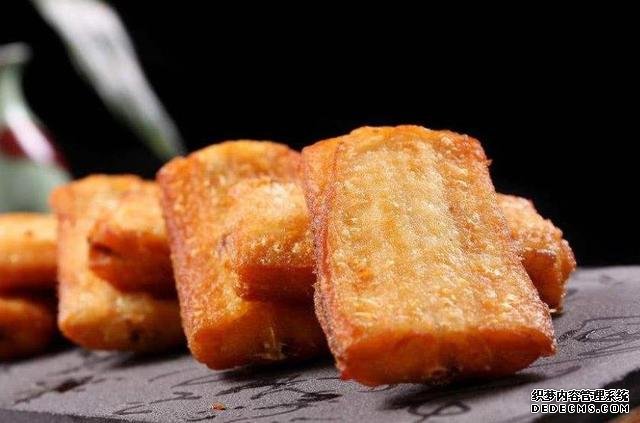 煎帶魚時(shí)，有人裹面粉，有人裹淀粉，大廚：都不對(duì)，教你最香做法