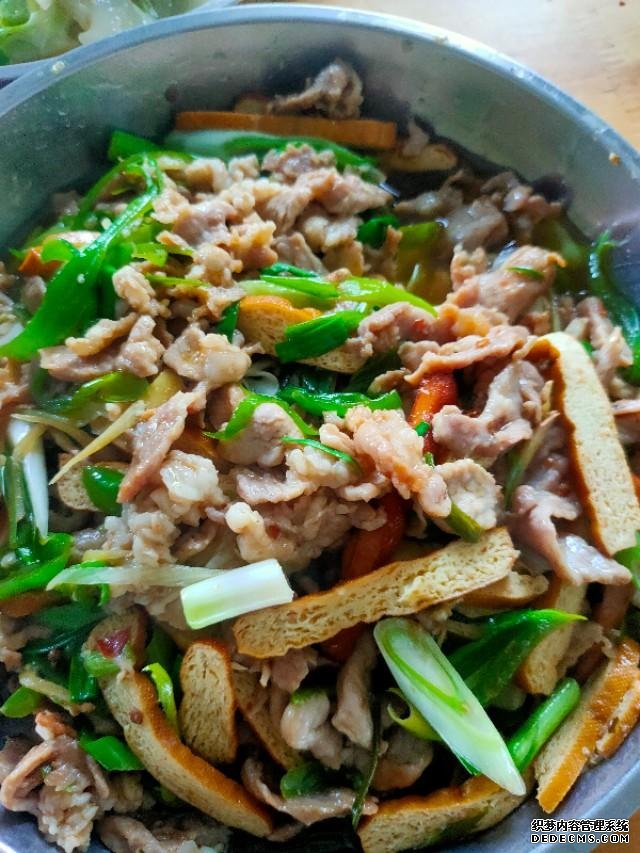 工地農(nóng)民工，必備的下飯菜，安逸