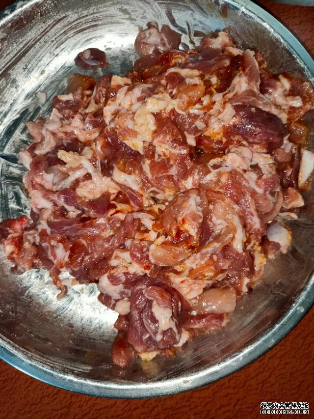 工地農(nóng)民工，必備的下飯菜，安逸