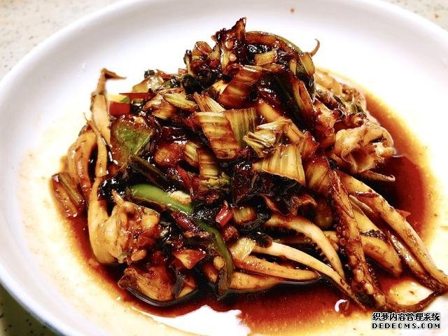 同學(xué)聚會(huì)點(diǎn)了9個(gè)菜，滿滿家鄉(xiāng)記憶，每道都搶手，女生也能吃3碗飯