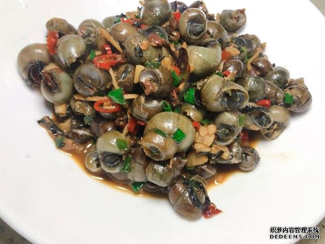 同學(xué)聚會(huì)點(diǎn)了9個(gè)菜，滿滿家鄉(xiāng)記憶，每道都搶手，女生也能吃3碗飯