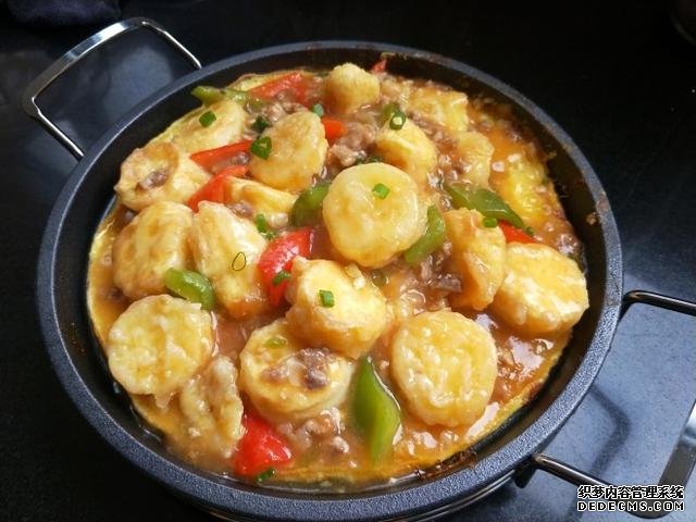同學(xué)聚會(huì)點(diǎn)了9個(gè)菜，滿滿家鄉(xiāng)記憶，每道都搶手，女生也能吃3碗飯