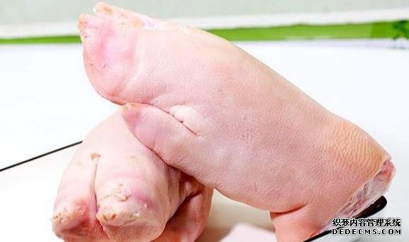 買豬蹄時，前腳和后腳口感差別大，方法教給你，可別買錯了