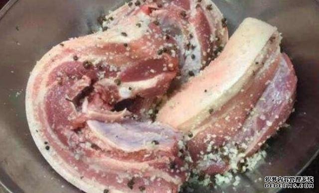 腌制臘肉除了放鹽，還要多加“2種調(diào)料”，這樣做出的臘肉更入味