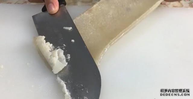 豬皮別再做豬皮凍了，教你新吃法，1瓶啤酒搞定，好吃好看又好做