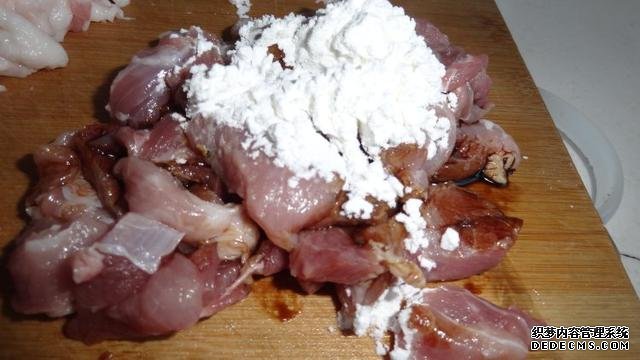 花菜燒肉做法，色香味俱全，能讓你多吃幾碗飯