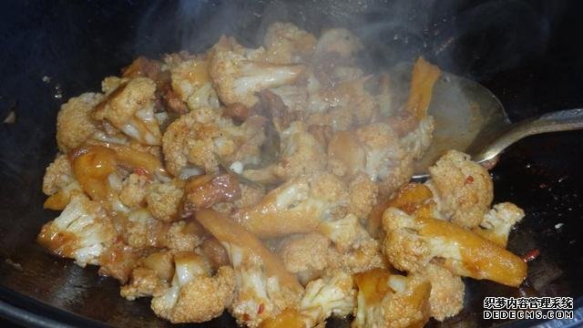 花菜燒肉做法，色香味俱全，能讓你多吃幾碗飯