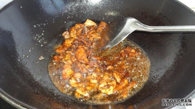 花菜燒肉做法，色香味俱全，能讓你多吃幾碗飯