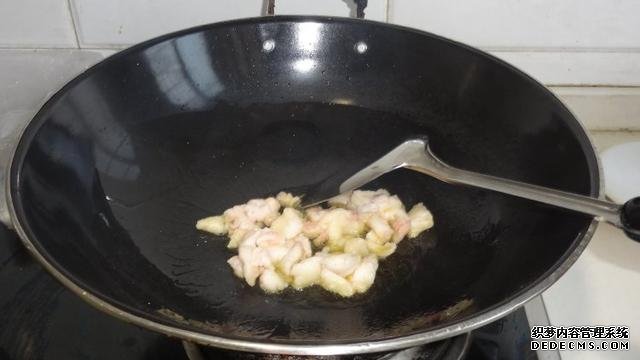 花菜燒肉做法，色香味俱全，能讓你多吃幾碗飯