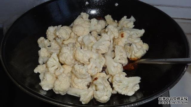 花菜燒肉做法，色香味俱全，能讓你多吃幾碗飯
