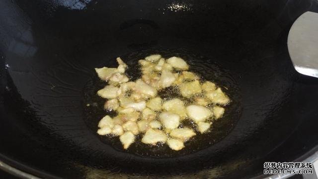 花菜燒肉做法，色香味俱全，能讓你多吃幾碗飯