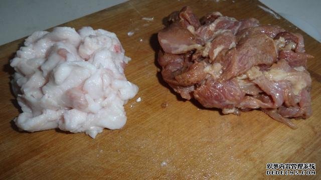 花菜燒肉做法，色香味俱全，能讓你多吃幾碗飯