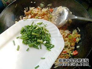雜蔬肉末炒粉絲最好吃的做法，脆爽Q彈不粘鍋，色香味俱全