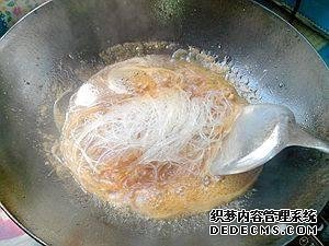 雜蔬肉末炒粉絲最好吃的做法，脆爽Q彈不粘鍋，色香味俱全