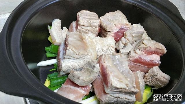 學(xué)會(huì)這樣做梨子燉肉，真是太香了，美味解饞超好吃，上桌就掃光