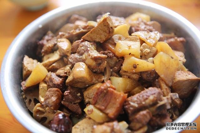 學(xué)會(huì)這樣做梨子燉肉，真是太香了，美味解饞超好吃，上桌就掃光