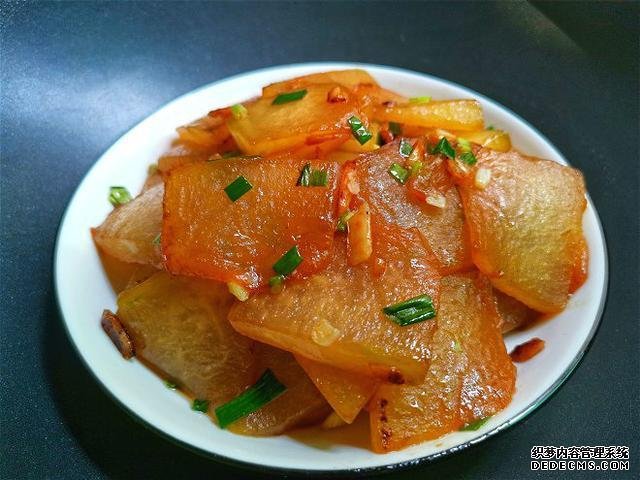 美食推薦：干鍋茄子帶魚，茄餅蒸肉，蔥油雞腿，紅燒冬瓜片