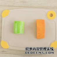 步驟圖:西葫蘆和南瓜切丁。