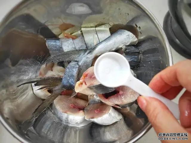 遇上這魚從不手軟，一買就是10斤，肉嫩刺少營養(yǎng)高，每次都吃不夠