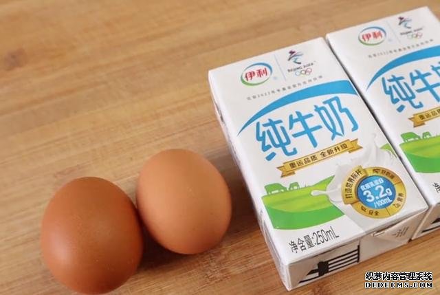 2盒牛奶，2個(gè)雞蛋，你想不到的做法，香酥鮮嫩，比炸香蕉還好吃
