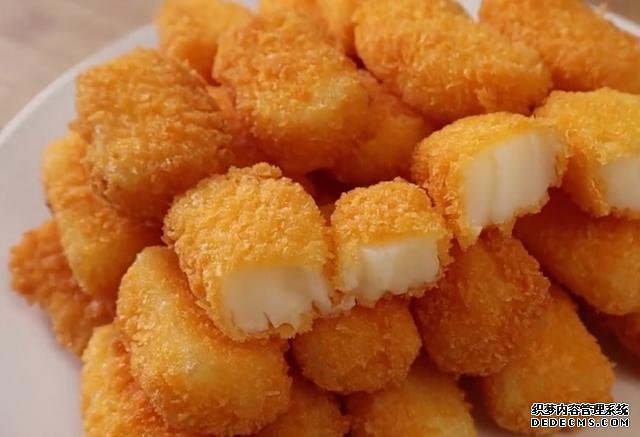 2盒牛奶，2個(gè)雞蛋，你想不到的做法，香酥鮮嫩，比炸香蕉還好吃