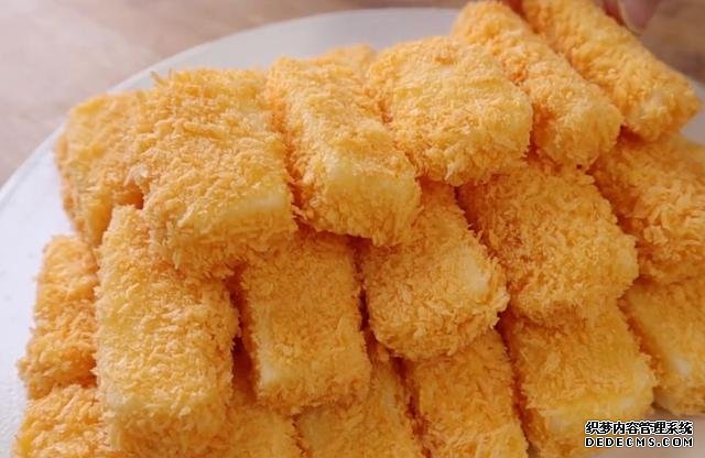 2盒牛奶，2個(gè)雞蛋，你想不到的做法，香酥鮮嫩，比炸香蕉還好吃