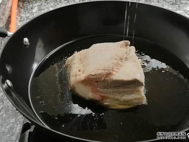 五花肉別只會(huì)紅燒了，教你一個(gè)新做法，軟爛入味特解饞，太好吃了