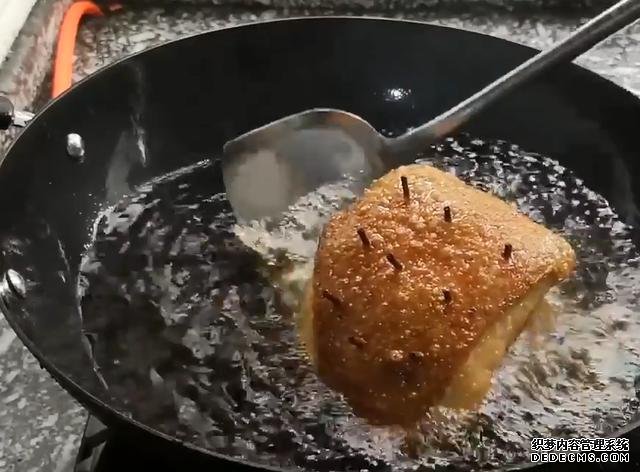 五花肉別只會(huì)紅燒了，教你一個(gè)新做法，軟爛入味特解饞，太好吃了