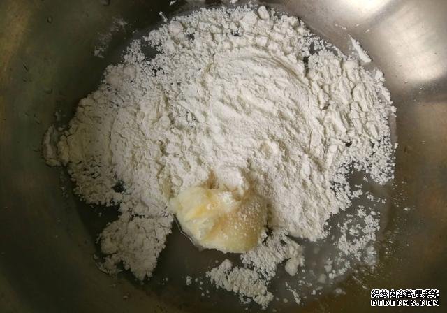 一碗面粉，一把芝麻，老婆餅在家做，不出門也能吃到，酥到掉渣