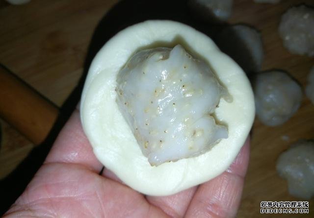 一碗面粉，一把芝麻，老婆餅在家做，不出門也能吃到，酥到掉渣