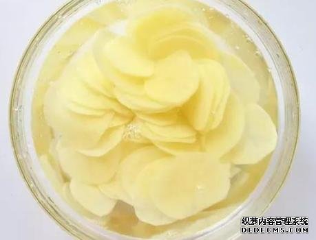 家庭炸薯片，成本不到2塊錢，金黃酥脆好吃還衛(wèi)生，學(xué)會(huì)不用買了