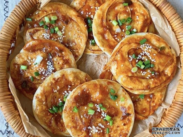 剩下的餃子皮不要扔，做成醬香濃郁的醬香餅，不用和面一次就成功