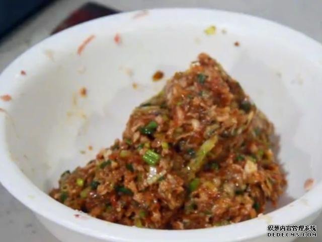 教你做個懶人小籠包，面都不用揉，個個皮薄餡大，一口咬下去爆汁