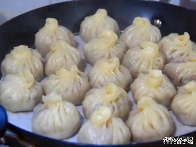 教你做個懶人小籠包，面都不用揉，個個皮薄餡大，一口咬下去爆汁