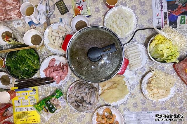 假期快結(jié)束，家里食材剩太少，湊齊食材，也要做頓簡(jiǎn)單“大餐”