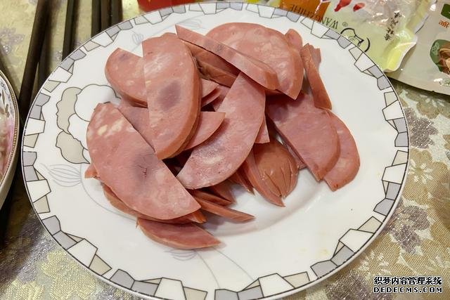 假期快結(jié)束，家里食材剩太少，湊齊食材，也要做頓簡(jiǎn)單“大餐”