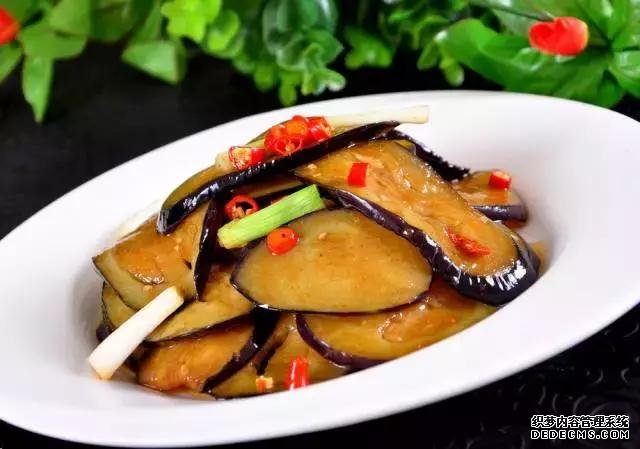 15道葷菜熱菜做法，10道涼菜下酒菜做法，簡單易做，待客備用