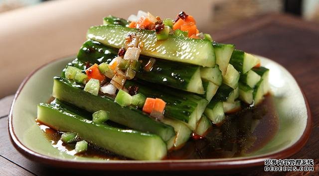 15道葷菜熱菜做法，10道涼菜下酒菜做法，簡單易做，待客備用