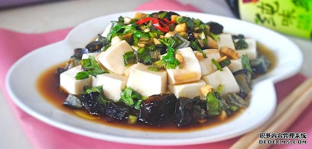15道葷菜熱菜做法，10道涼菜下酒菜做法，簡單易做，待客備用