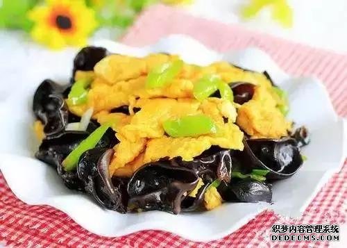 15道葷菜熱菜做法，10道涼菜下酒菜做法，簡單易做，待客備用