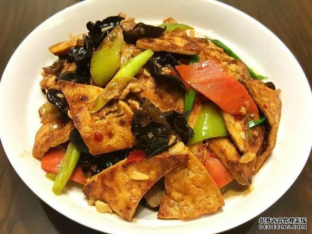 15道葷菜熱菜做法，10道涼菜下酒菜做法，簡單易做，待客備用