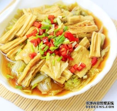 美食推薦：娃娃菜腐竹、咸蛋黃茶樹菇、薄荷羊肉、五香雞爪的做法