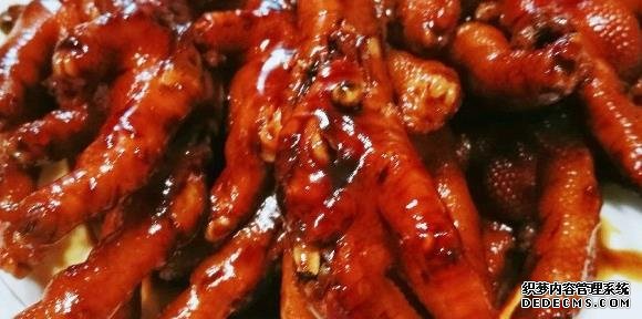 美食推薦：娃娃菜腐竹、咸蛋黃茶樹菇、薄荷羊肉、五香雞爪的做法