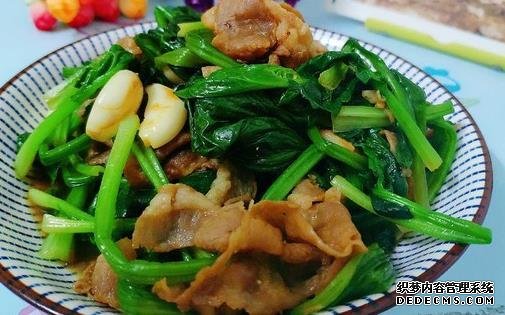 美食推薦：蒜香瓜藤、醬油炒木耳、菠菜炒肥牛、腐竹排骨湯的做法