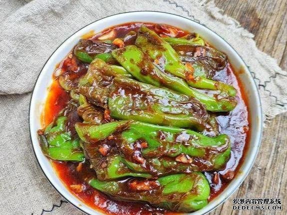 椒鹽九肚魚，虎皮青椒，秘制湘鍋雞這幾道家常菜的做法