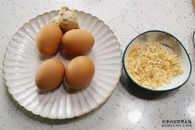 炒雞蛋，多加幾味料變螃蟹味，家人吃上癮的“賽螃蟹”，超下飯