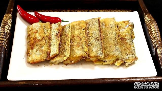 煎帶魚(yú)，加一種特別的調(diào)料，外酥里嫩，香得讓隔壁孩子饞哭了